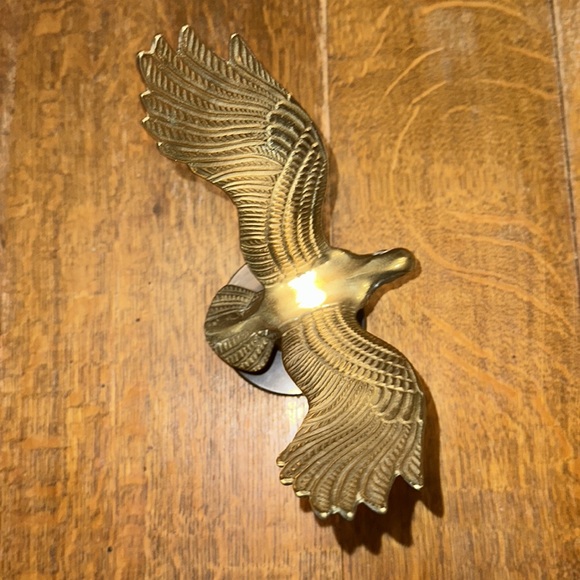 Vintage Brass American Bald Eagle Statue Paperweight Spread Wings Black Base - Picture 4 of 4